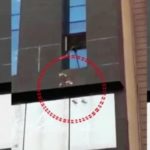 Στην Ινδία έβρεξε χρήμα. Κυριολεκτικά! [ΒΙΝΤΕΟ]