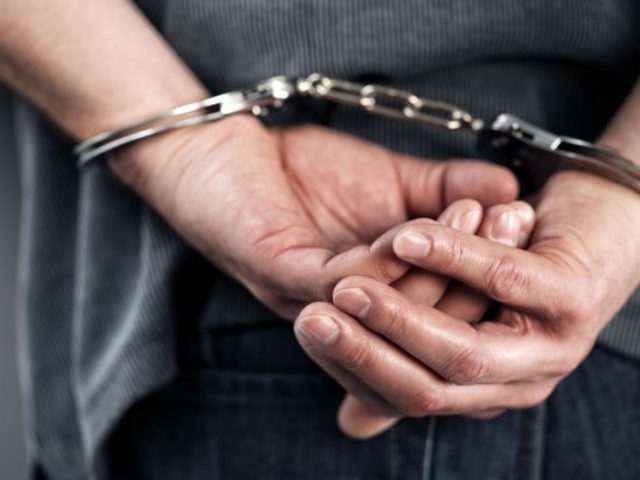 Στη φυλακή ο 44χρονος που προσπάθησε να πνίξει με κορδόνια τη σύντροφό του