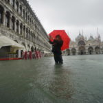 2020: Από τις πλημμύρες μέχρι τις επιδρομές ακρίδων, η «κλιματική κατάρρευση» είχε μεγάλο κόστος για όλους μας το 2020