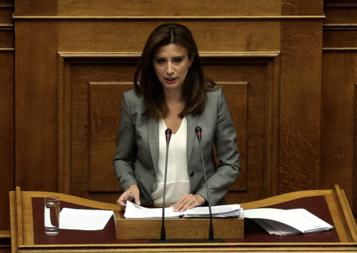 ΝΔ για Νίνα Κασιμάτη: “Καλούμε τον κ. Τσίπρα να την αποπέμψει από την ΚΟ του ΣΥΡΙΖΑ- ΠΟΑΣΥ