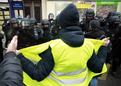 Πρώτες καταδίκες αστυνομικών για άσκηση βίας εναντίον διαδηλωτών των «Κίτρινων Γιλέκων»