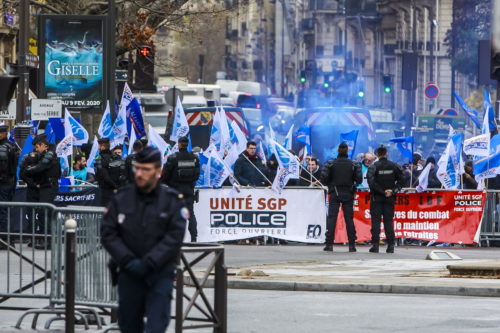 Γαλλία-συνταξιοδοτικό: Συνεχίζονται για 8η ημέρα οι απεργιακές κινητοποιήσεις μετά τη χθεσινή ανακοίνωση της μεταρρύθμισης