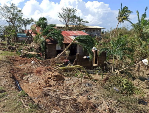 Τους 28 έφτασαν οι νεκροί από τον τυφώνα Φανφόν
