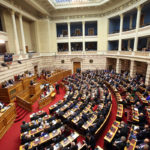 Βουλή: Κατατέθηκε το νομοσχέδιο του ΥΠΕΣ για την τροποποίηση του Κώδικα Ελληνικής Ιθαγένειας