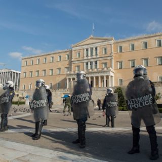12 φορές που «χειροκροτήσαμε» την ελληνική αστυνομία