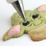 Μπισκοτάκια «baby Yoda» για τις γιορτές