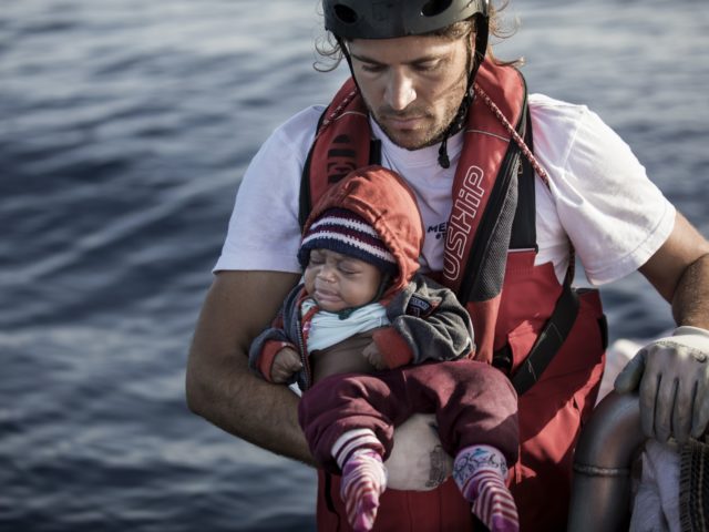 Ιάσονας Αποστολόπουλος: «Στη Μεσόγειο, χάνουν τη ζωή τους χιλιάδες πρόσφυγες και δεν το μαθαίνει κανείς»