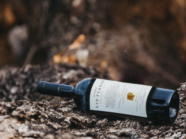 “The Fallen Oak”: Το Κτήμα Κυρ-Γιάννη τιμά την «Πεσούσα Δρυ» και επανασυστήνει ένα από τα πιο κλασικά του κρασιά