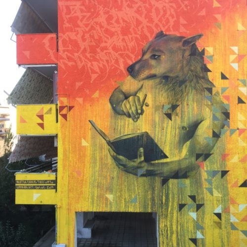 Μια μοναδική τοιχογραφία αφιερωμένη στα αδέσποτα ζώα, στην πόλη του Βόλου