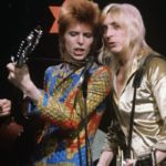 «Beside Bowie: The Mick Ronson Story»: Ένα ντοκιμαντέρ για δυο ανθρώπους που άλλαξαν τον κόσμο μαζί στο Gagarin 205