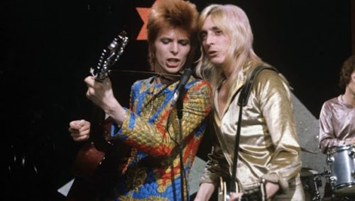 «Beside Bowie: The Mick Ronson Story»: Ένα ντοκιμαντέρ για δυο ανθρώπους που άλλαξαν τον κόσμο μαζί στο Gagarin 205