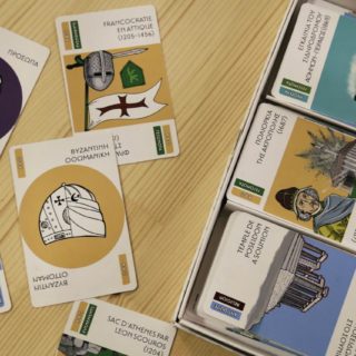 Ο «σκαντζόχοιρος» της οδού Καρόρη παίζει την ιστορία στα δάχτυλα