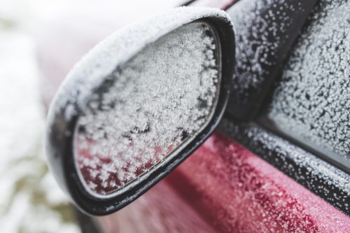 Αυτοκίνητο: Τι πρέπει να ξέρουμε όταν οδηγούμε σε συνθήκες χιονιού ή πολύ χαμηλών θερμοκρασιών