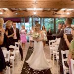 Βαρέθηκε να περιμένει τον κύριο Τέλειο και παντρεύτηκε τον εαυτό της