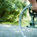 Βελτιώνεται η προσβασιμότητα των ΑμεΑ σε στάσεις λεωφορείων και τρόλεϊ