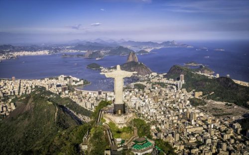 Βραζιλία: Το ροκ οδηγεί στα ναρκωτικά, μετά στις αμβλώσεις κι από εκεί στον σατανισμό, υποστηρίζει ο Ντάντσι Μαντουβάνι