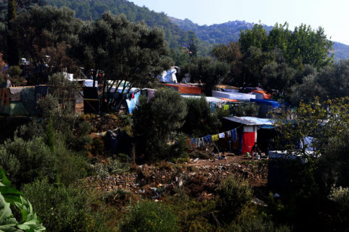 «Ανεξέλεγκτη η κατάσταση στο κέντρο υποδοχής προσφύγων στο Βαθύ της Σάμου», σύμφωνα με την Εθνική Επιτροπή για τα Δικαιώματα του Ανθρώπου