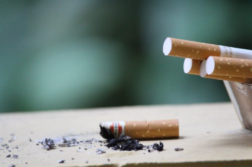 Κορωνοϊός: Οι καπνιστές κινδυνεύουν περισσότερο με βαριά νόσηση