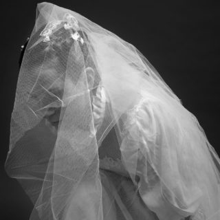 Ο Γάμος, του Μάριου Ποντίκα, μία παράσταση που ταρακουνάει και συγκινεί.