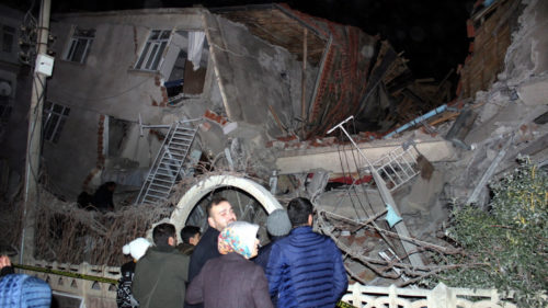 Τουρκία: 39 νεκροί από τον σεισμό των 6,8 βαθμών