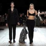 Η Μάιλι Σάιρους συμμετείχε στην επίδειξη μόδας του Marc Jacobs στη Νέα Υόρκη