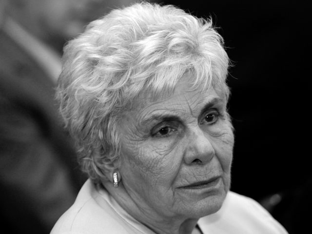 Κική Δημουλά: «Έμπνευση είναι η φιλόδοξη σκιά μιας ασήμαντης στιγμής…»