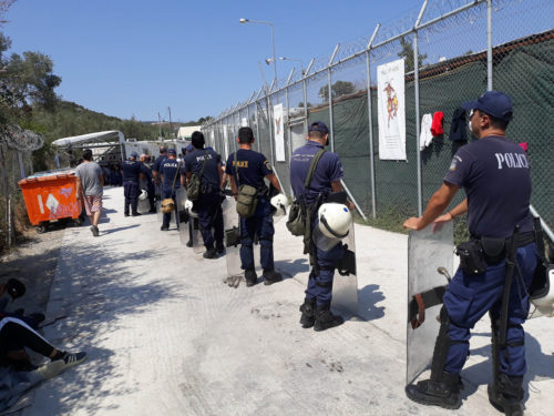 Επτά συλλήψεις Ελλήνων μελών των ταγμάτων εφόδων της Μόρια