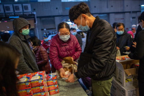 Νέος κοροναϊός: Χαρτί υγείας αγοράζουν σε τεράστιες ποσότητες οι πανικόβλητοι καταναλωτές στο Χονγκ Κονγκ