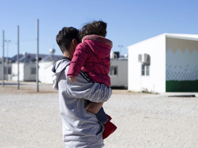 Πάγωσαν οι επιτάξεις εκτάσεων στα νησιά για τη δημιουργία των κλειστών κέντρων προσφύγων