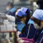 Κίνα-νέος κορονοϊός: Άρχισε η επιστροφή των εργαζομένων στα γραφεία και στις βιομηχανίες