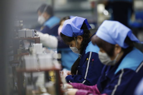 Κίνα-νέος κορονοϊός: Άρχισε η επιστροφή των εργαζομένων στα γραφεία και στις βιομηχανίες