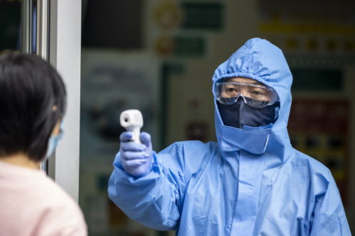 Κίνα: Πάνω από 3.000 μέλη του ιατρικού προσωπικού προσβλήθηκαν από τον νέο κοροναϊό