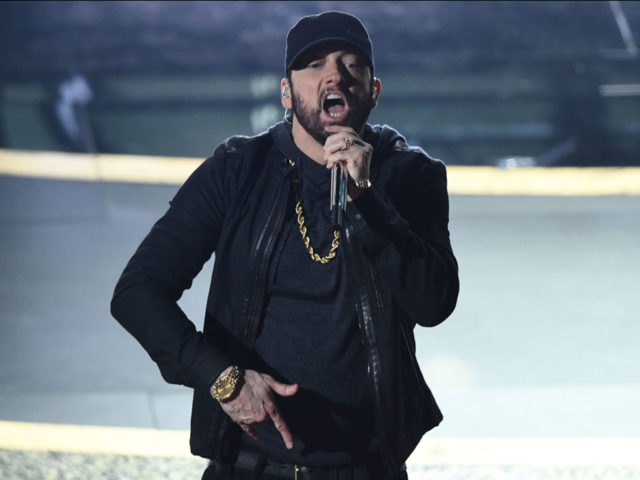 Πρέπει να δείτε τη χθεσινή εμφάνιση του Έμινεμ στα βραβεία Όσκαρ