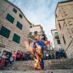 Κροατία: Σάλος με το κάψιμο ομοιώματος ομόφυλου ζευγαριού