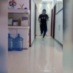 Νέος κοροναϊός: Κινέζος μαραθωνοδρόμος σε καραντίνα έτρεξε 50 χλμ. μέσα στο σαλόνι του [ΒΙΝΤΕΟ]