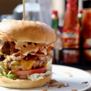 Juicy Grill: Πώς ένα συνοικιακό μαγαζί του Χολαργού έφτασε μέχρι τη Βηρυτό αφού έγινε το νο. 1 μπεργκεράδικο στην Αθήνα;