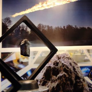 Μια Έκθεση Μετεωριτών δίπλα στις γραμμές του Ηλεκτρικού