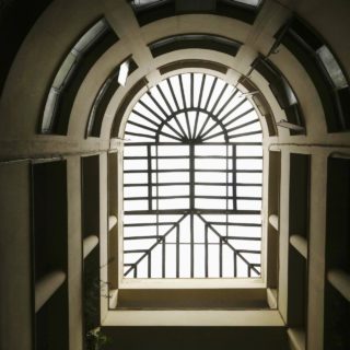 Πραξιτέλους 33: Μπήκαμε στην Πιο «Επιδραστική» Πολυκατοικία της Αθήνας