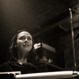 Υπάρχει κάτι πιο γοητευτικό από ένα κορίτσι με ένα θέρεμιν;