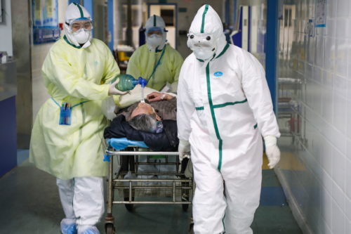 Οι γιατροί στην Ουχάν εργάζονται με το φόβο μόλυνσης από τον νέο κορονοϊό