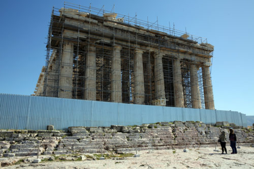 Η τσιμεντωμένη Ακρόπολη ανάμεσα στα «κατεστραμμένα» μνημεία του Economist