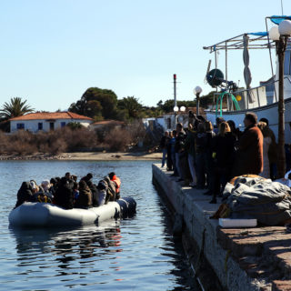 Μια καθόλου ανοιξιάτικη Κυριακή που ο ναζισμός έτριξε τα δόντια σε βρεγμένους ανθρώπους