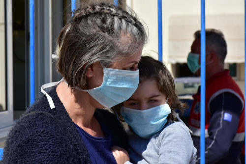 Θεσσαλονίκη: Ράβουν χειρουργικές μάσκες σε δομή του Κέντρου Κοινωνικής Πρόνοιας