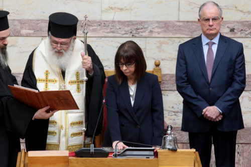 Ορκίστηκε ενώπιον της Βουλής η πρώτη γυναίκα Πρόεδρος της Ελληνικής Δημοκρατίας Κατερίνα Σακελλαροπούλου