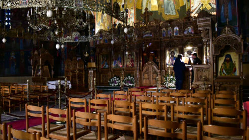 Κορονοϊός-Κρήτη: Οι ιερείς στέλνουν τους πιστούς στα σπίτια τους