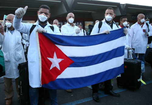 Έφτασε στην Ιταλία ο «στρατός με τις λευκές ρόμπες» από την Κούβα