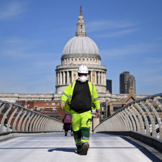 Τα νοσοκομεία του Λονδίνου αντιμέτωπα με ένα «συνεχές τσουνάμι» σοβαρά ασθενών του κορονοϊού