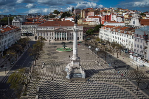 Koρονοϊός: Η πρώτη “drive-thru” κλινική της Λισαβόνας εξετάζει ασθενείς σε 5 λεπτά