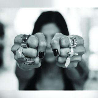 Τα Noilence Jewelry είναι αξεσουάρ που κάνουν πανκ και το πιο απλό ντύσιμο