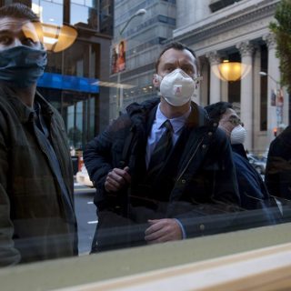 Contagion: Όλοι βλέπουν μια ταινία που το 2011 έπαιρνε μέτριες κριτικές